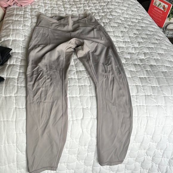 Lulu 7/8 leggings. Light grey. Only worn once - Picture 1 of 4